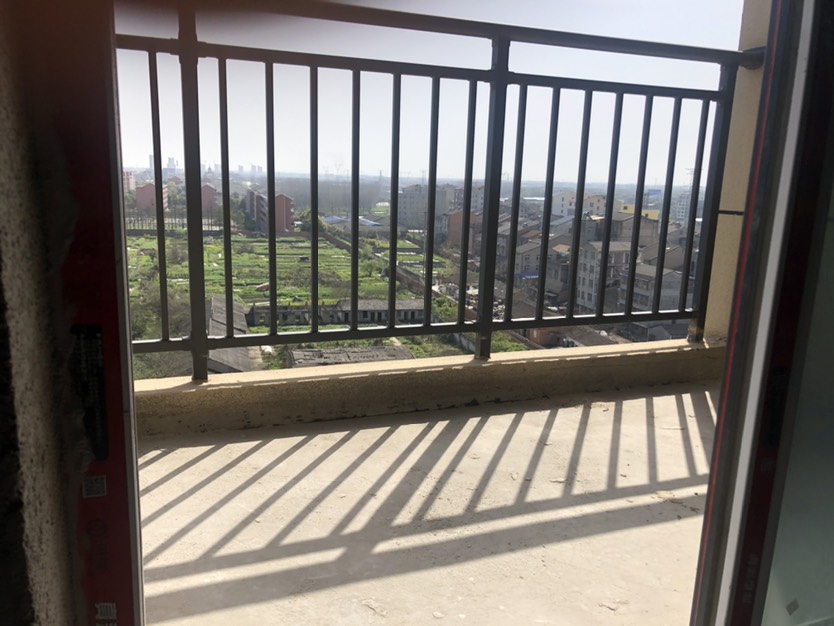 城南电梯房，交通便利，商圈成熟，房东诚心出售