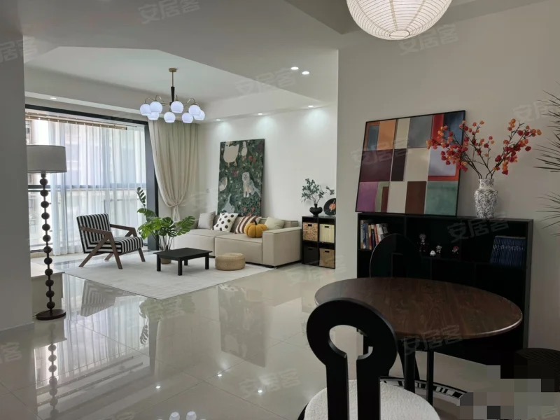 城南，吾悦广场旁，电梯小高层，好楼层11楼，东边，全新精装三房二卫，单价5300+，满二