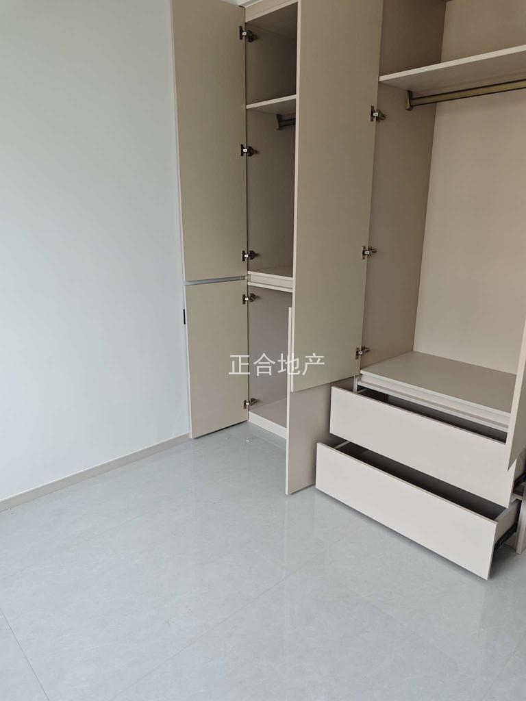 城南，御湖‬世家，边户，电梯好‬楼层，精装3房2卫，车位，诚心出售，证满二