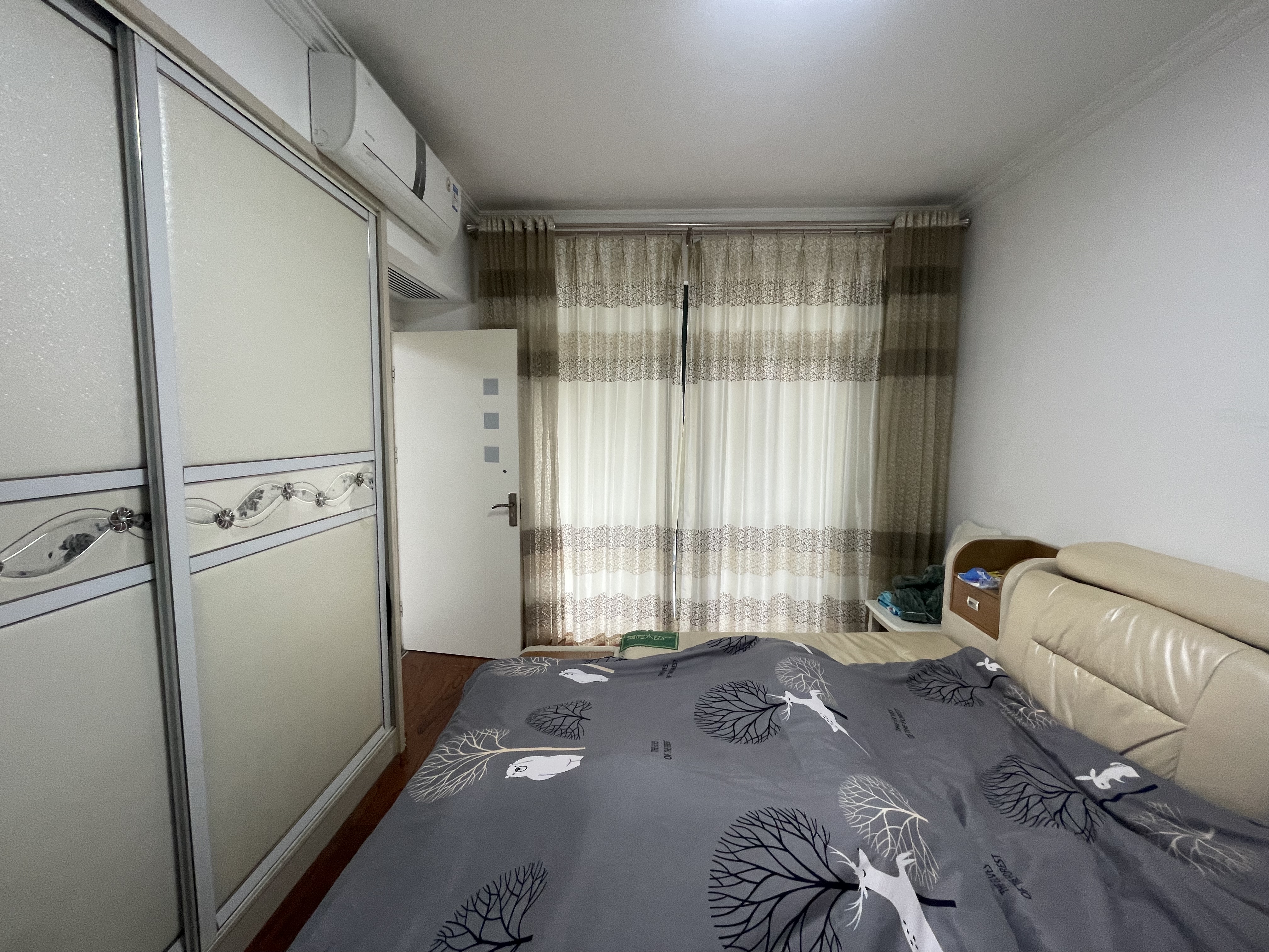 城南.新城一号.满五.精装三房.带车位一起.楼下就是.幼儿园.