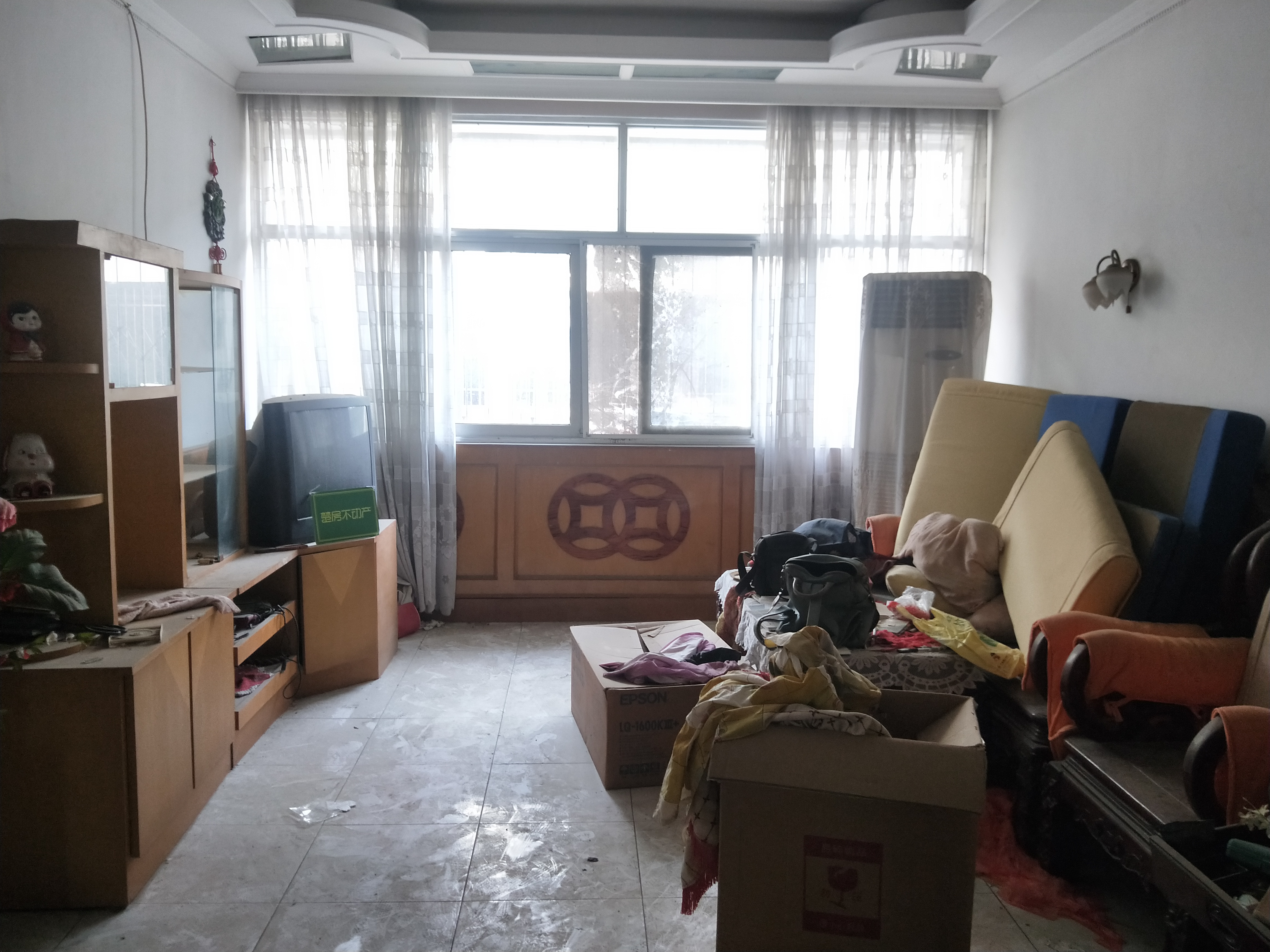 二中旁卫生小区 大三房 开间朝南 楼层采光很好 小区环境很好 停车方便 诚意出售