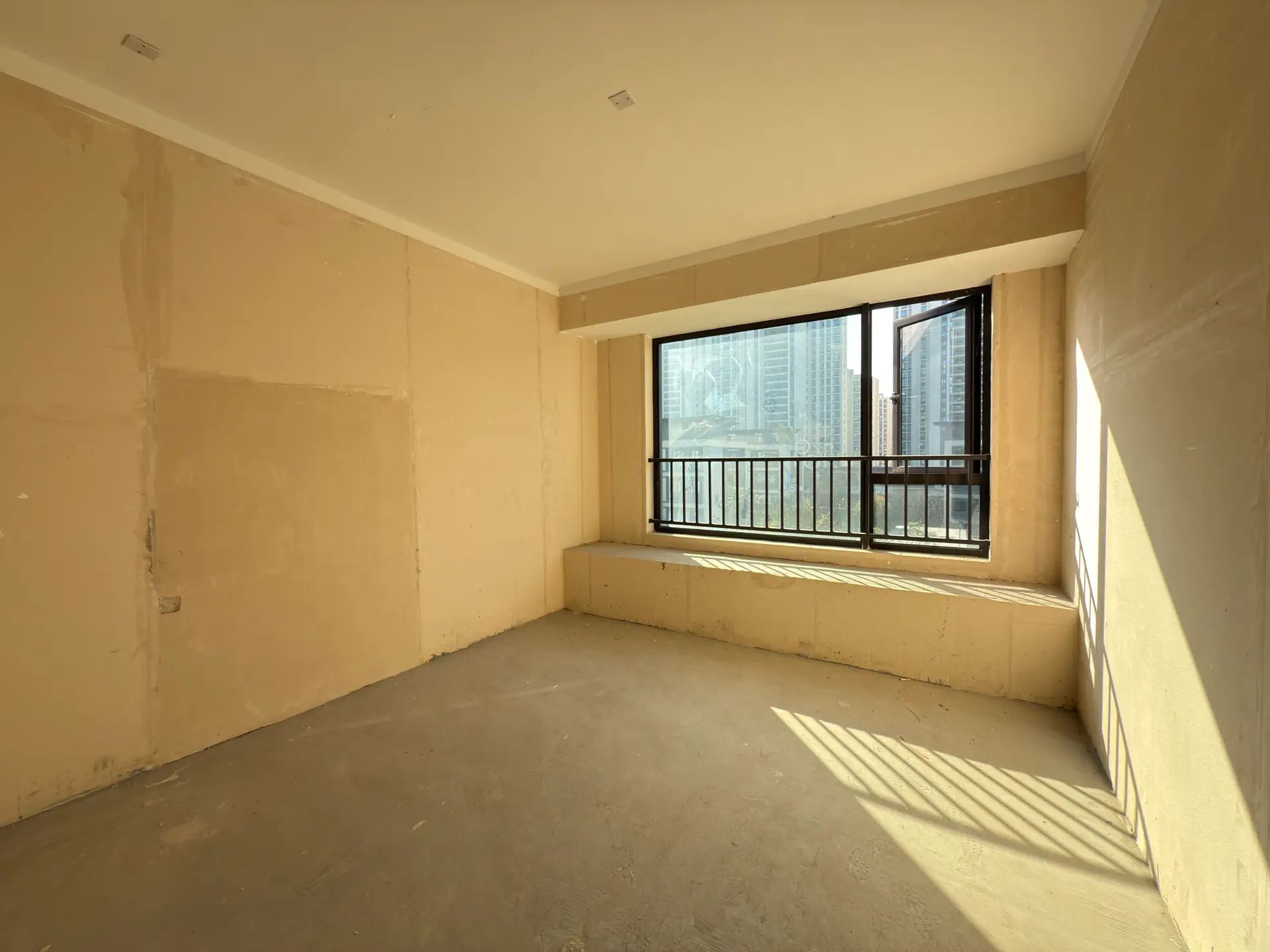 诚心出售。吾悦，叠墅，位置好日照强，业主诚心出售