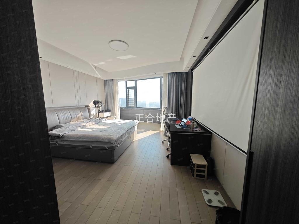 御台公馆245平5房豪装好楼层满五