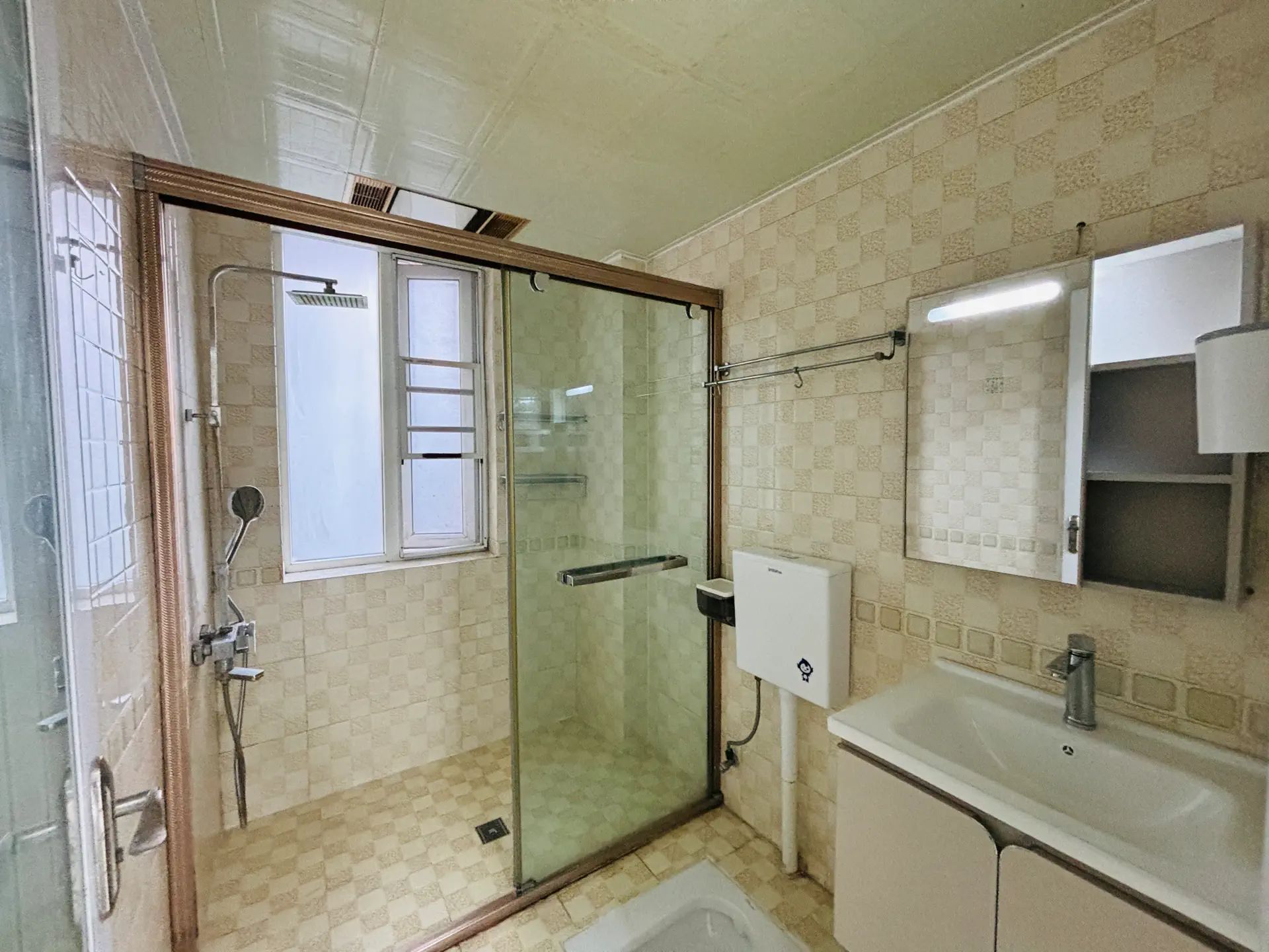 诚心出售，城南，森林国际，精装两房，证满二，捡漏