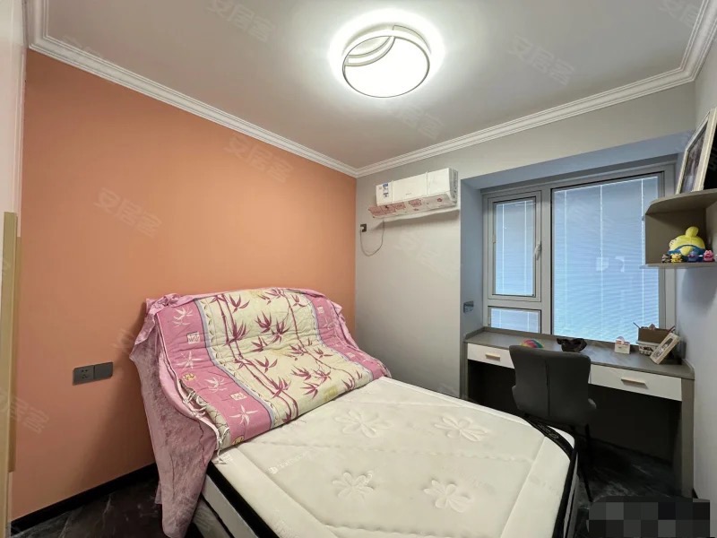 城西，满庭春，精装四房两卫，单价5100，证件满两年，家具家电全送