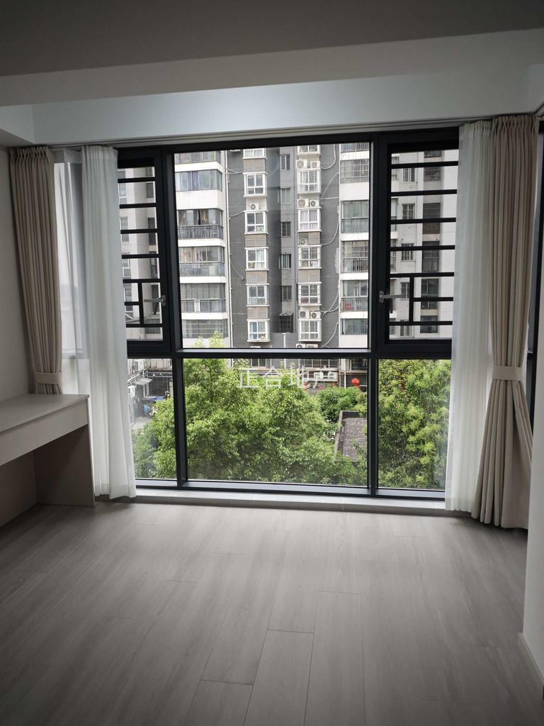 城南，城市丽景，精装3房，单价不到5500，双阳台，边户，小高层满二