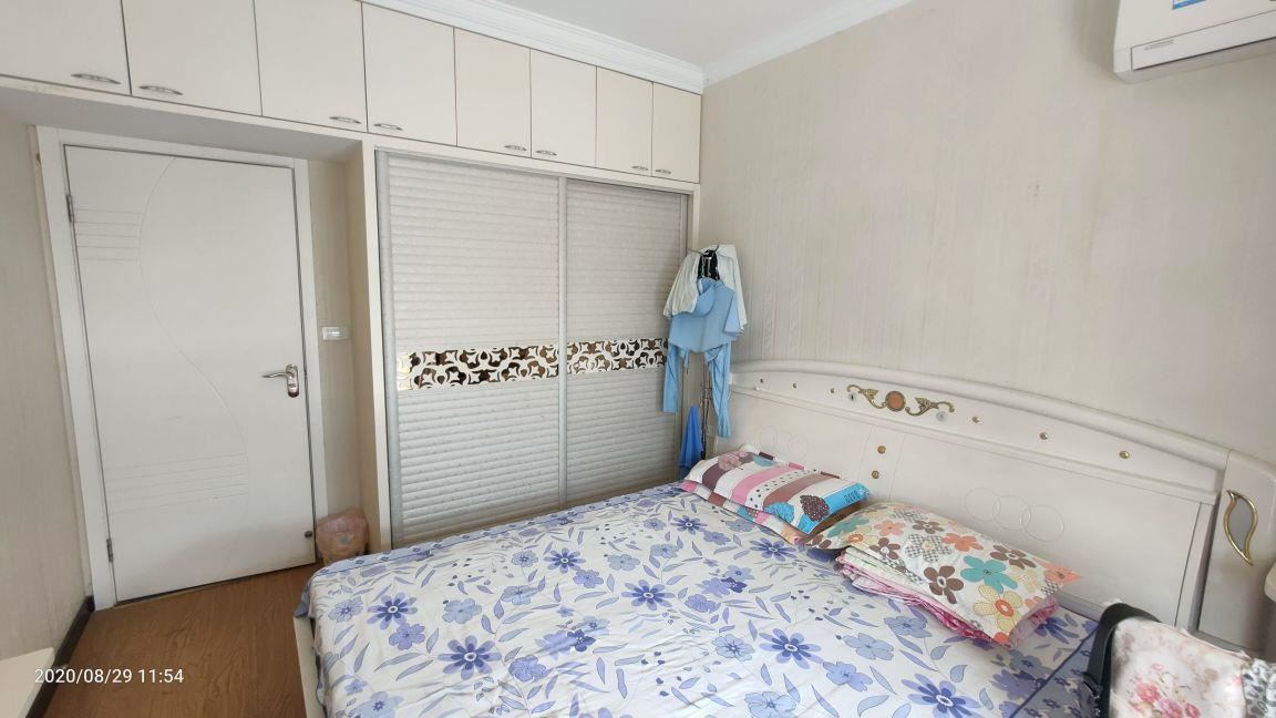 上仙桃 ，金域城邦，精典小三房，全屋保养好，证满两年