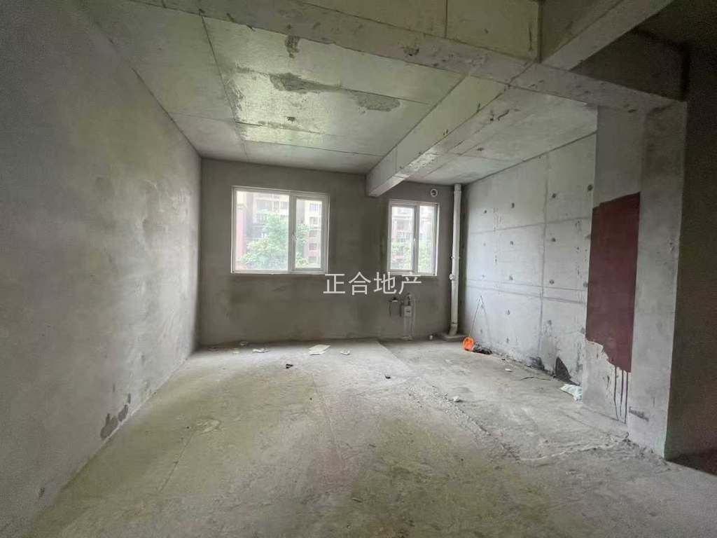 捡漏啦，满庭春，毛坯4房2卫，诚心卖，单价4200，新三中旁