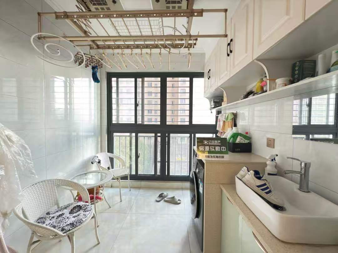 一中正对面，翰林公馆，温馨3房2厅，成色新，好楼层，证满二