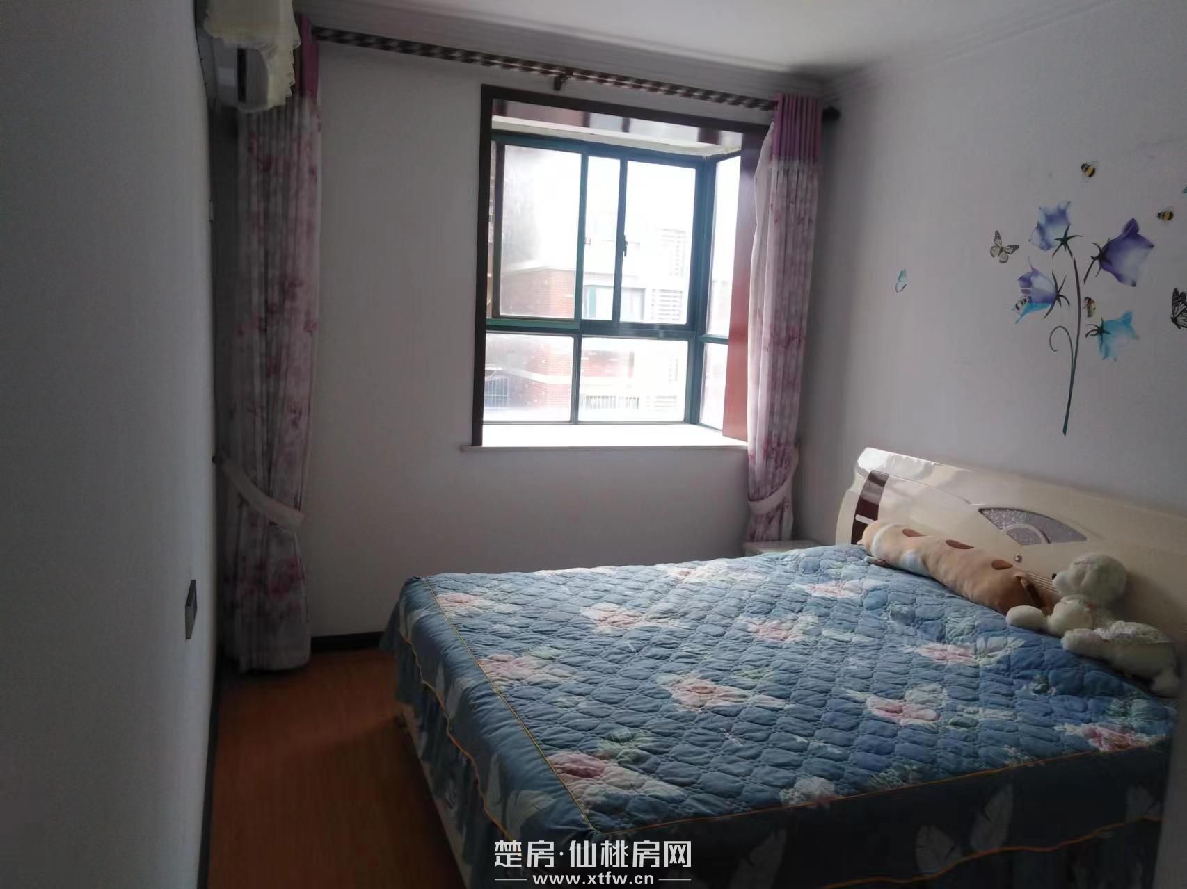 仙桃四中旁东城花园精装三室两厅两卫出售