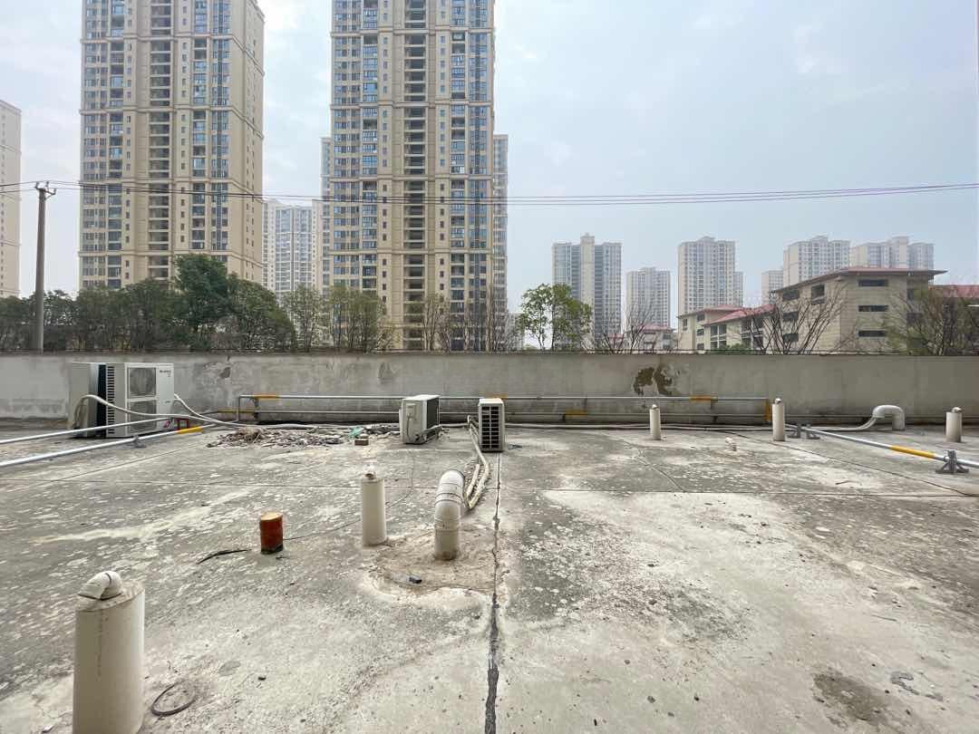 森林国际城带超大露台4房毛坯房！