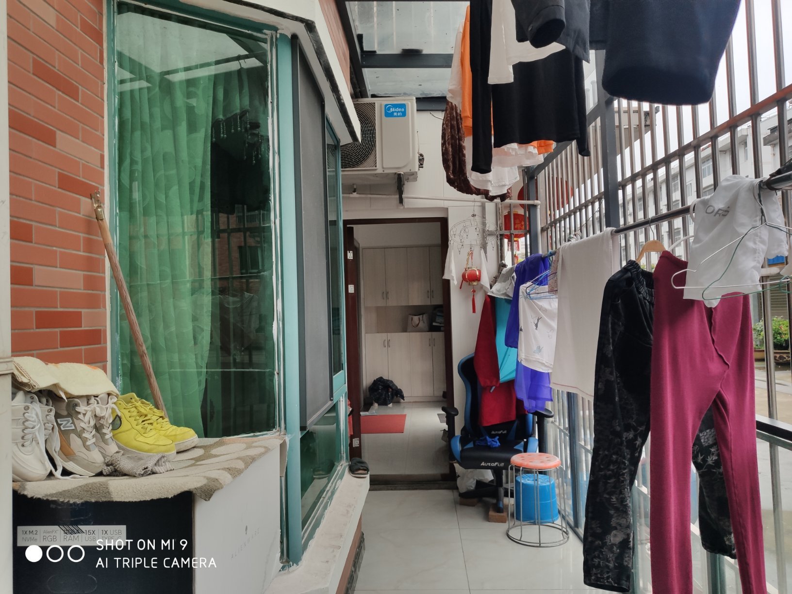 青青家园豪装三房，全屋中央空调品牌家电全送。