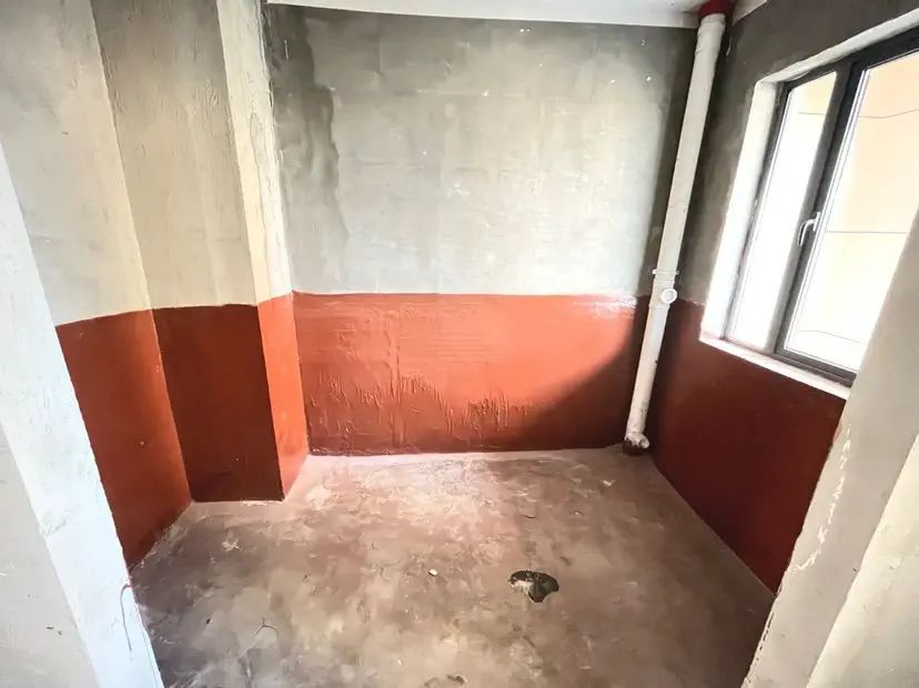 捡漏，森林国际翡冷翠，户型方正，毛坯三房，证满二