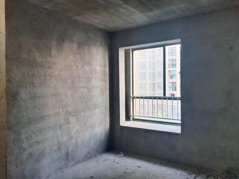 新城一号2期，交通便利，商圈成熟，业主诚心出售，全款 