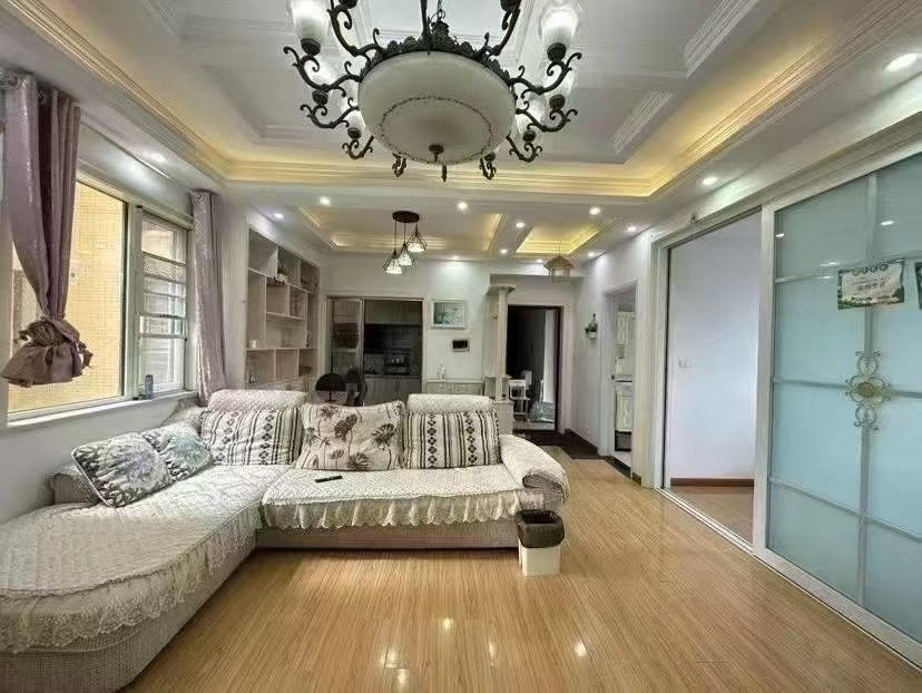 335，城南，森林国际城，精装三房两卫，​电梯好楼层5楼 ，单价5400,证满二