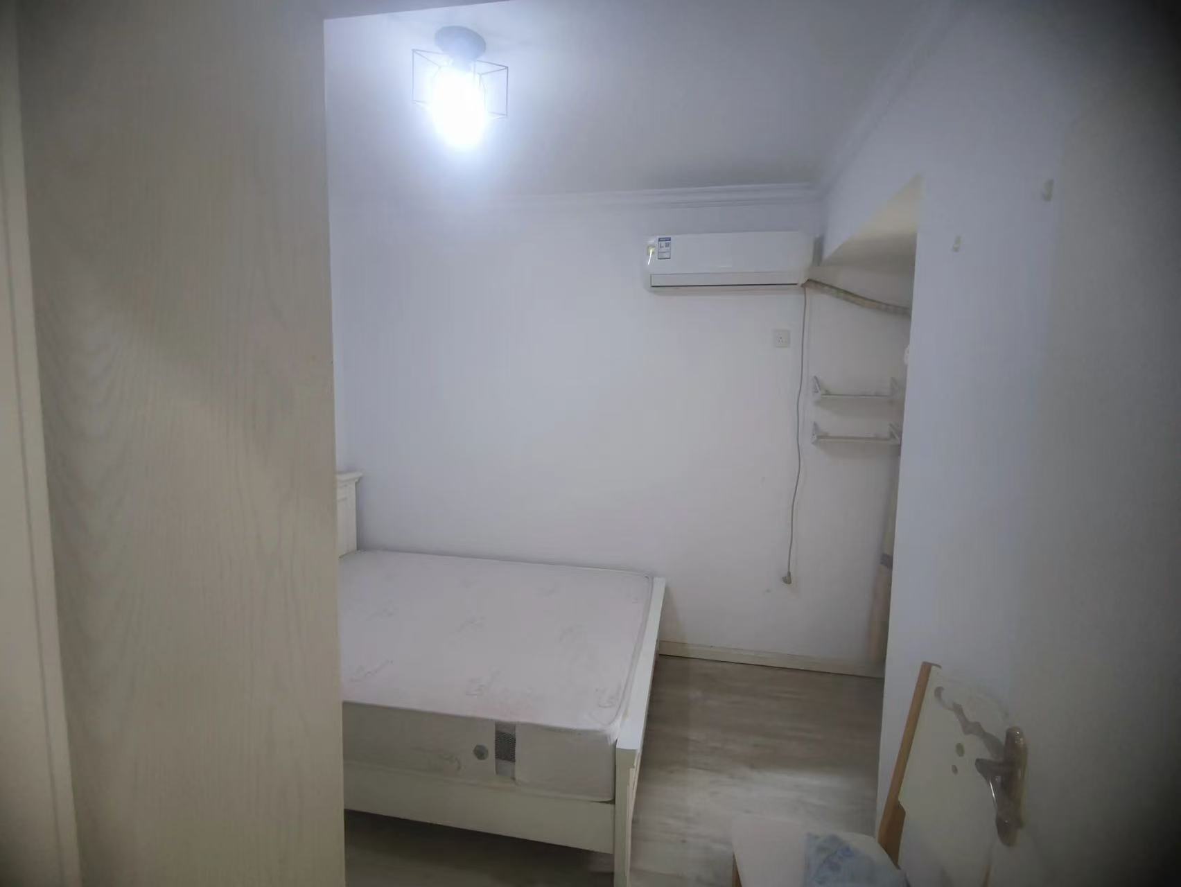 城西，满庭春，精装大两房，电梯好楼层，证满二，诚心出售