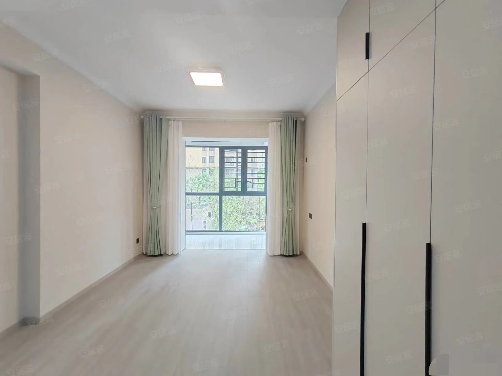 29，捡漏，森林国际，全新装修，精装三房，证件满二，户型采光好