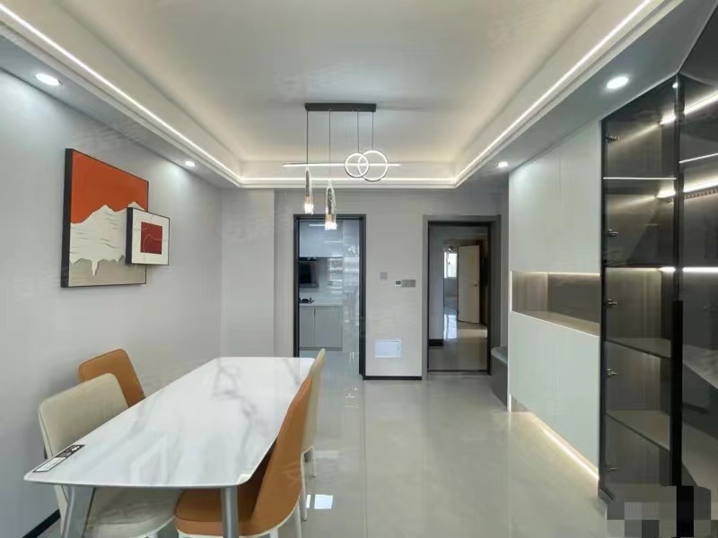 降价了，房东急售，城南福星城，全新装修。电梯中层，送30平大阳台，南北通透