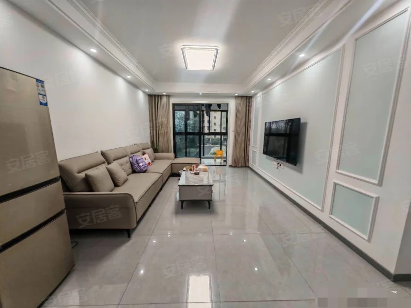 业主急售！城南御湖世家！单价4700，二楼，全新装修三房两卫，采光没问题