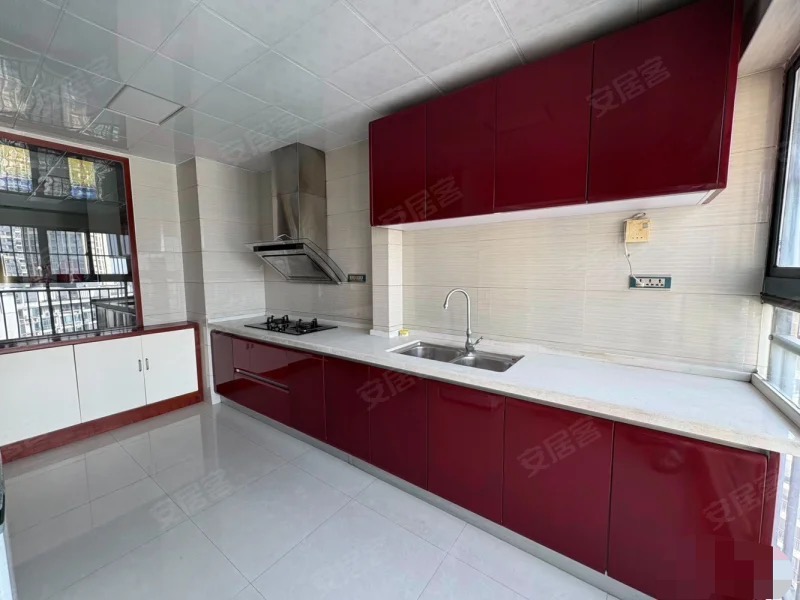 诚心出售，圣淘沙，精装三房，电梯好楼层，证满二，实验二小老三中