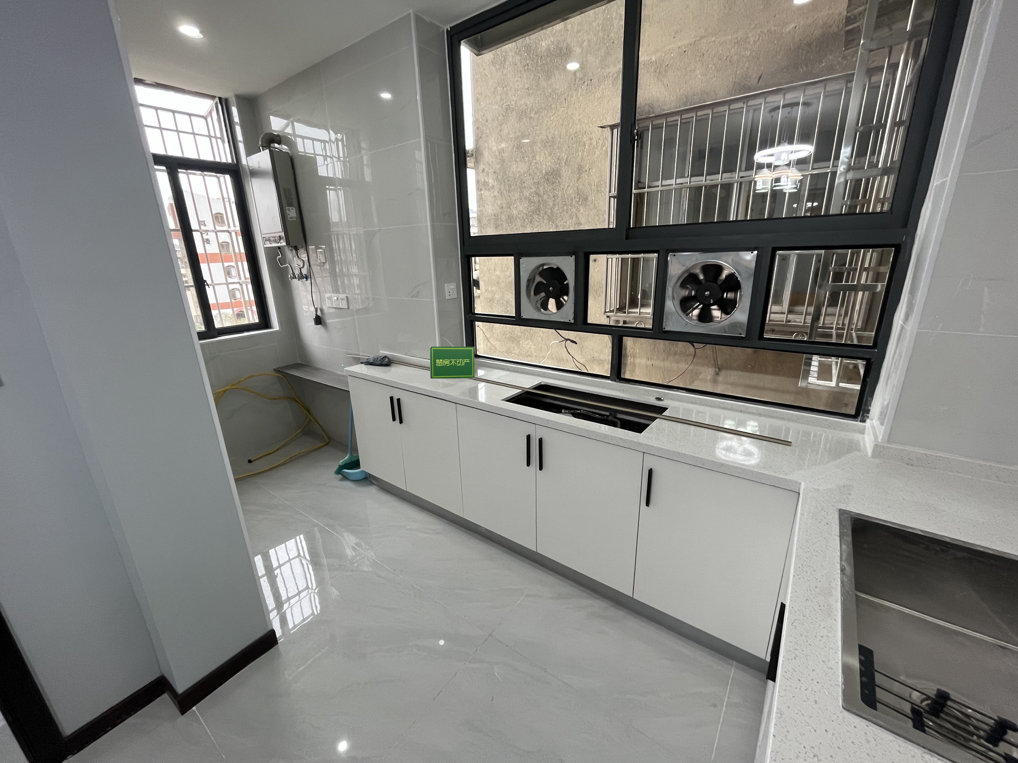 老二中宿舍，皇宫婚纱后面，步梯全新装修，密码看房