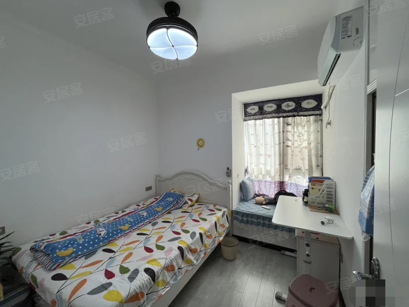 陡降10万‼️‼️​森林国际，精装3房，​电梯中间楼层，证件满二​单价5400