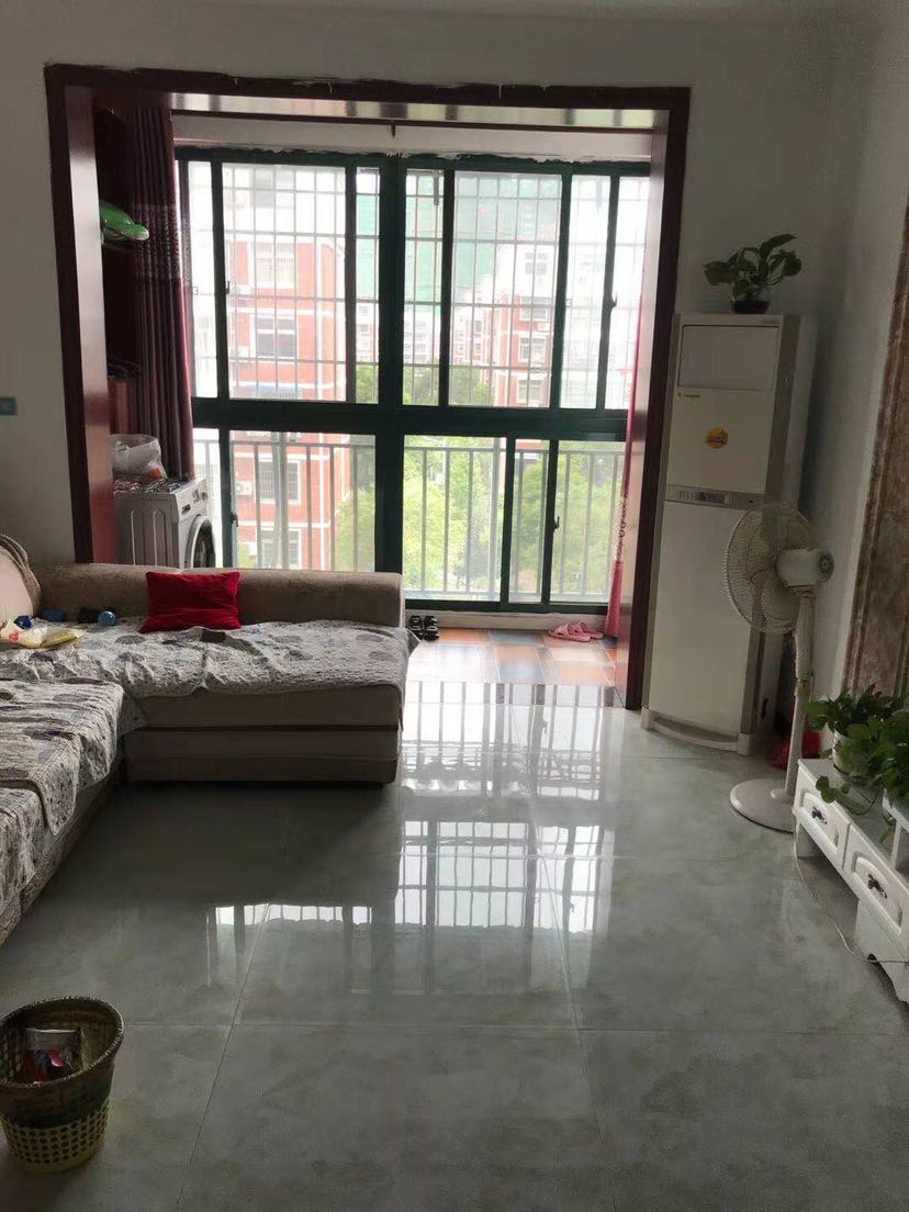 城南精装步梯4楼，看房方便，带地下室精装修