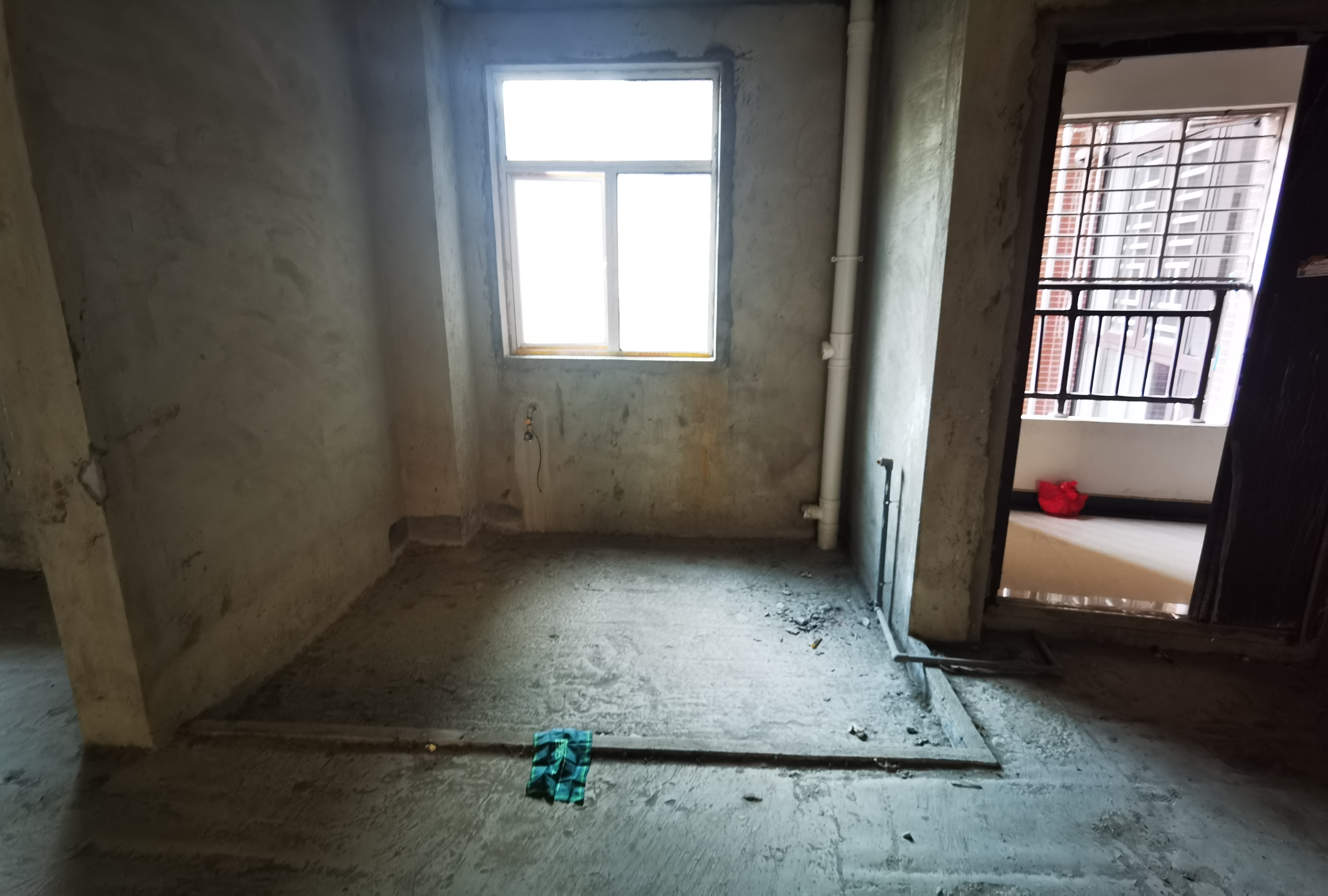 领秀城三房两卫人车分流宽楼间距，绿化率高，优美居住的小区！