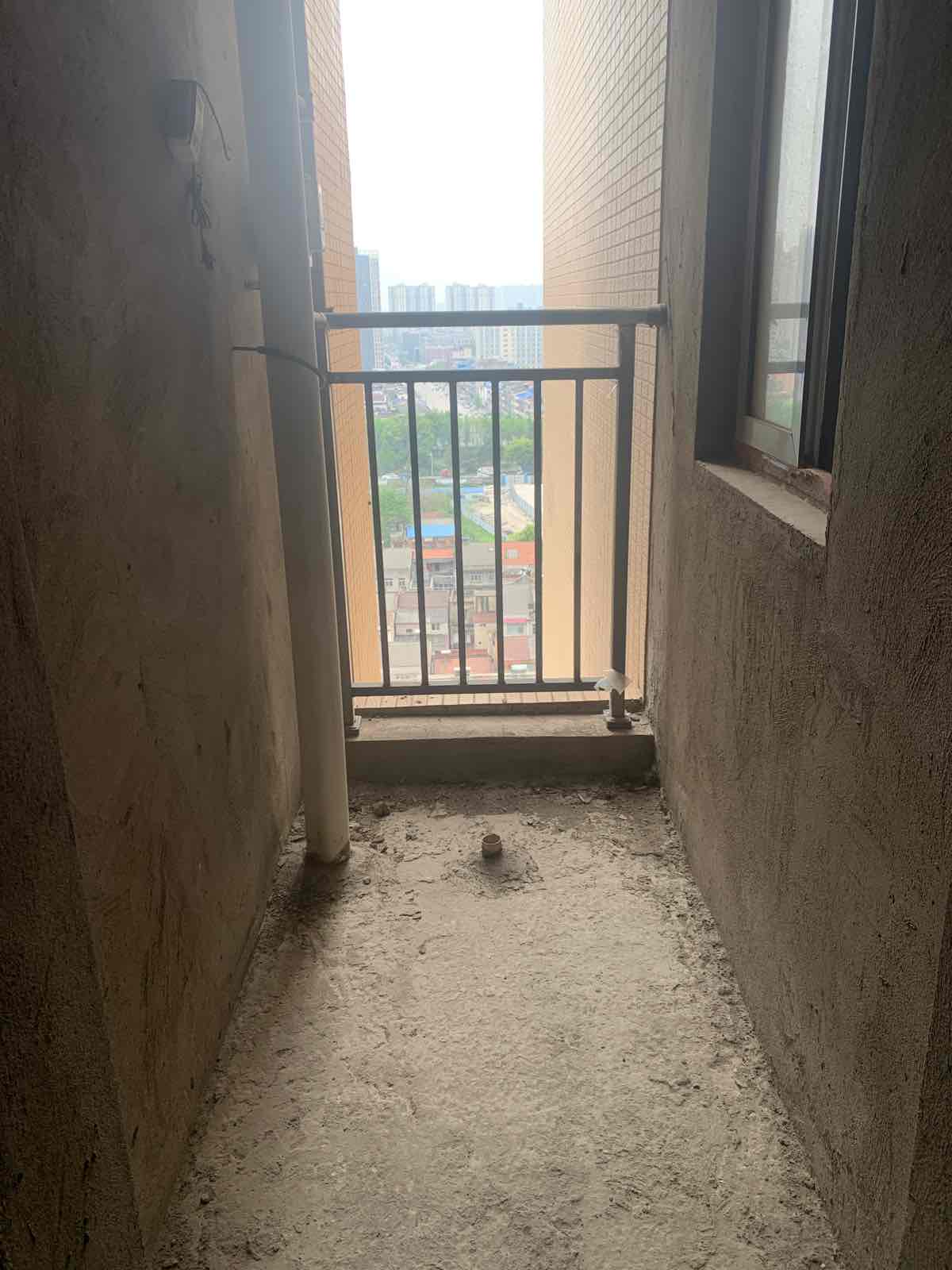 东城国际，4中旁，交通便利