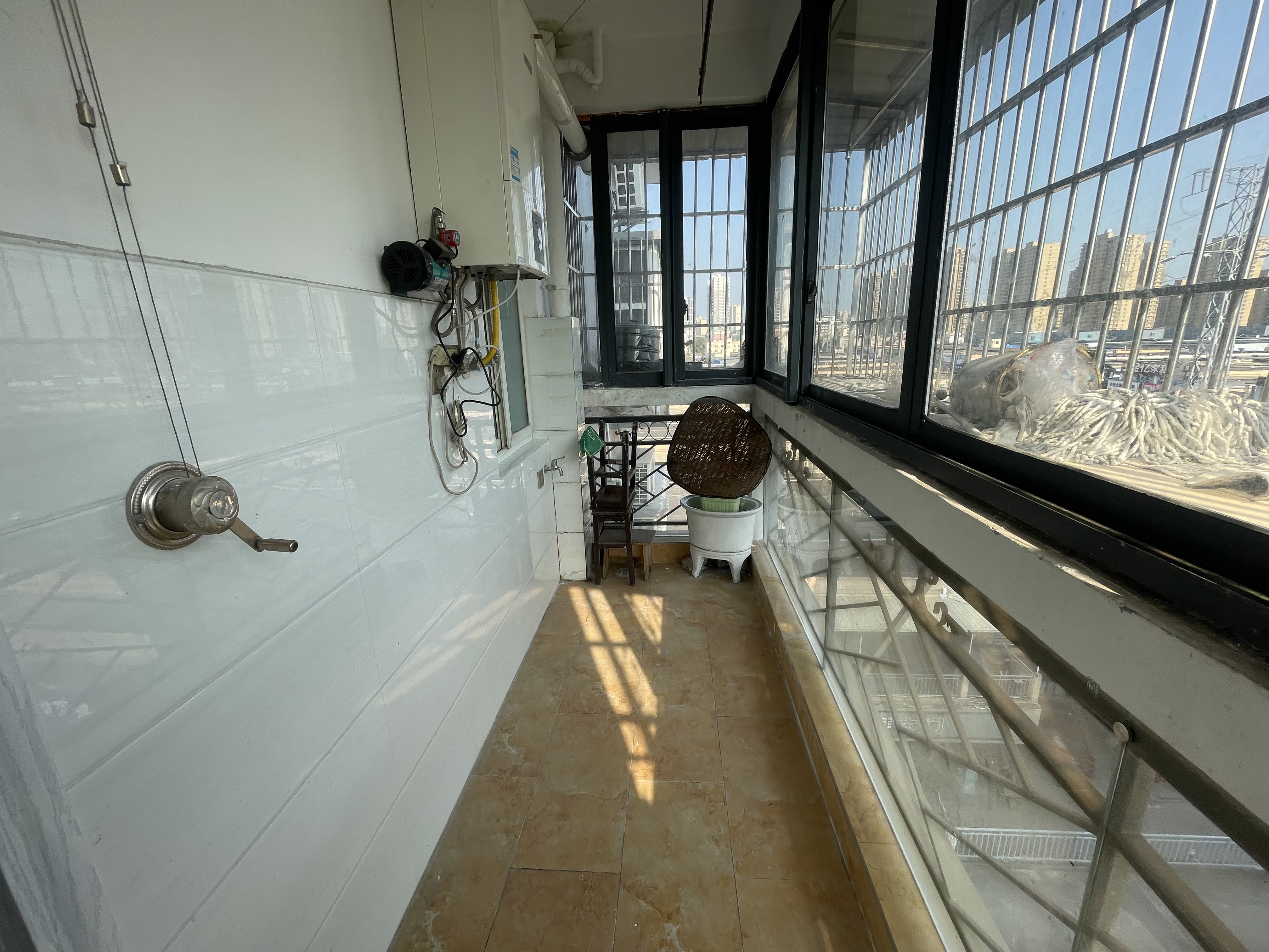 恒迪建材市场大三房拎包入住方便看房家里保养的很好