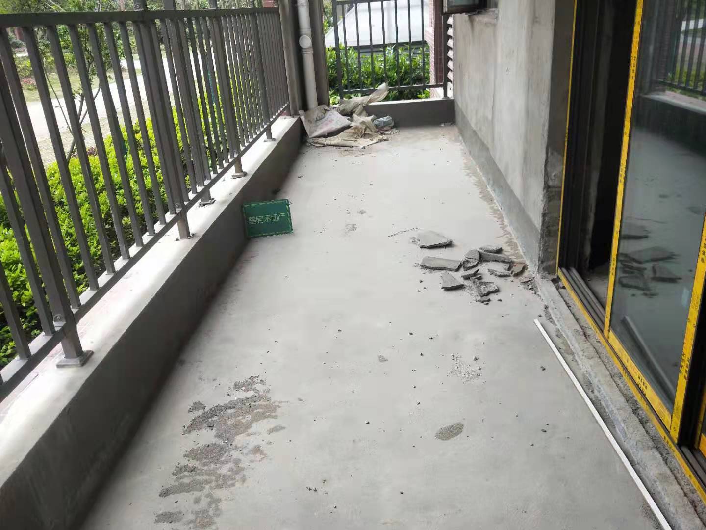 城南领秀城毛坯大三房平地大阳台户型方正房东诚意出售