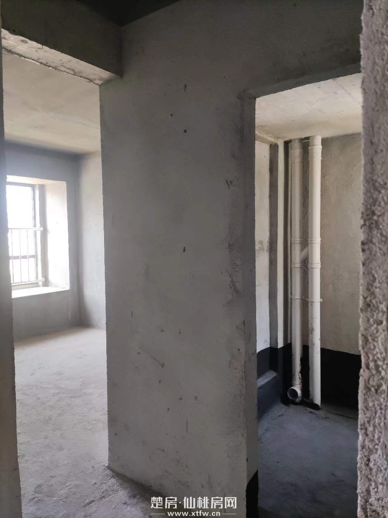 弘文中学旁的弘文花园新楼盘，毛坯新房，交通便利