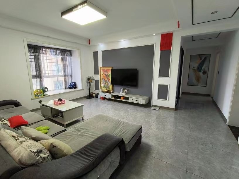 城南都市高尔夫.精装三房两卫.电梯中间楼层.看房约