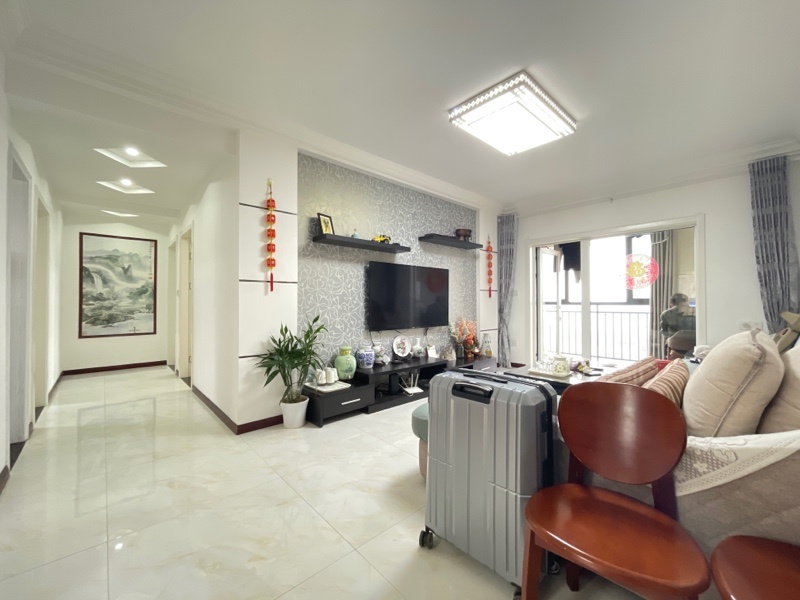 城西仙小旁，满庭春精装三房，边户双阳台，户型非常不错，成色还可以，现毛坯价出售