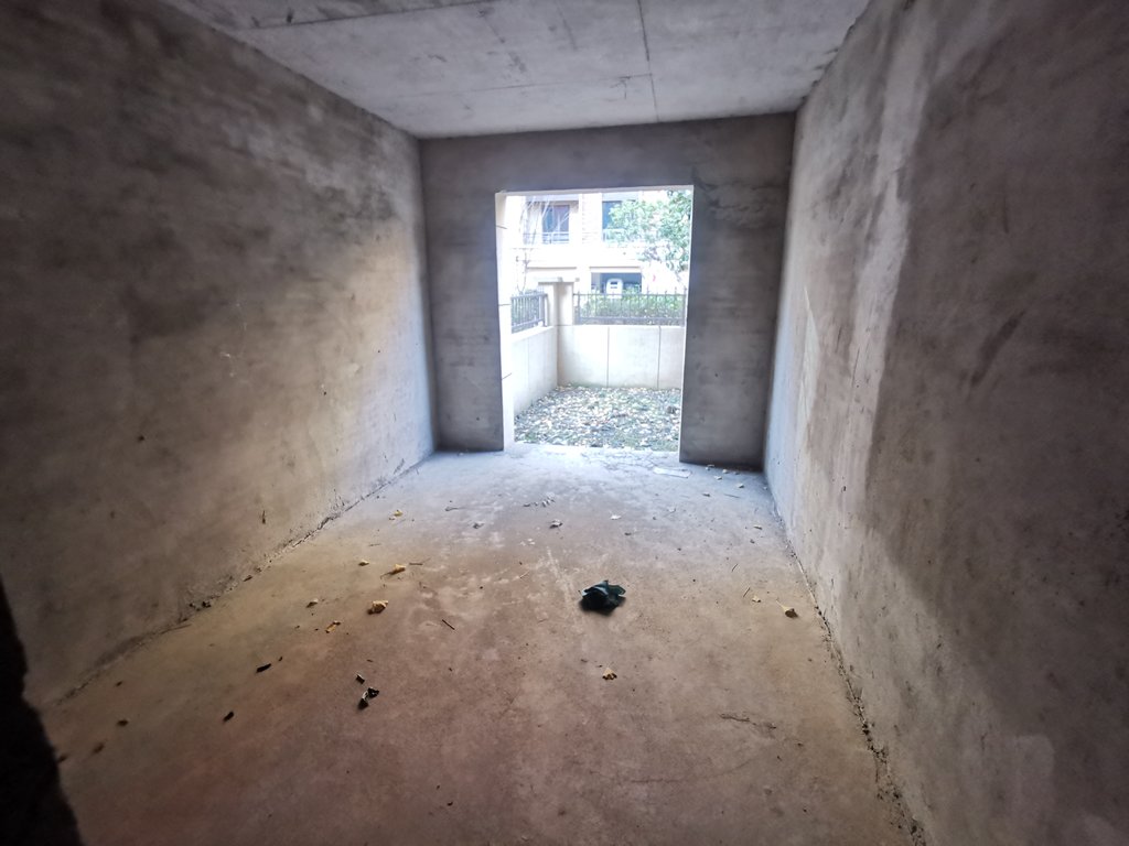 绿地香格里拉复式楼带车库赠送大院子南北通透