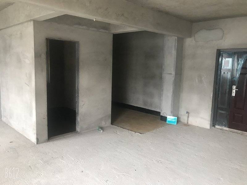 城西劳斯莱斯，稀缺的毛坯两房，好楼层采光视野非常好