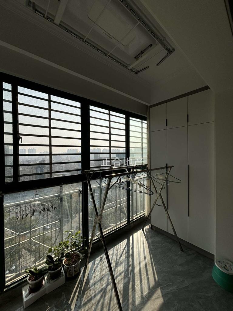 降价了降价了，城区好地段，时代广场，精装电梯3房，好楼层，9成新，拎包即住，