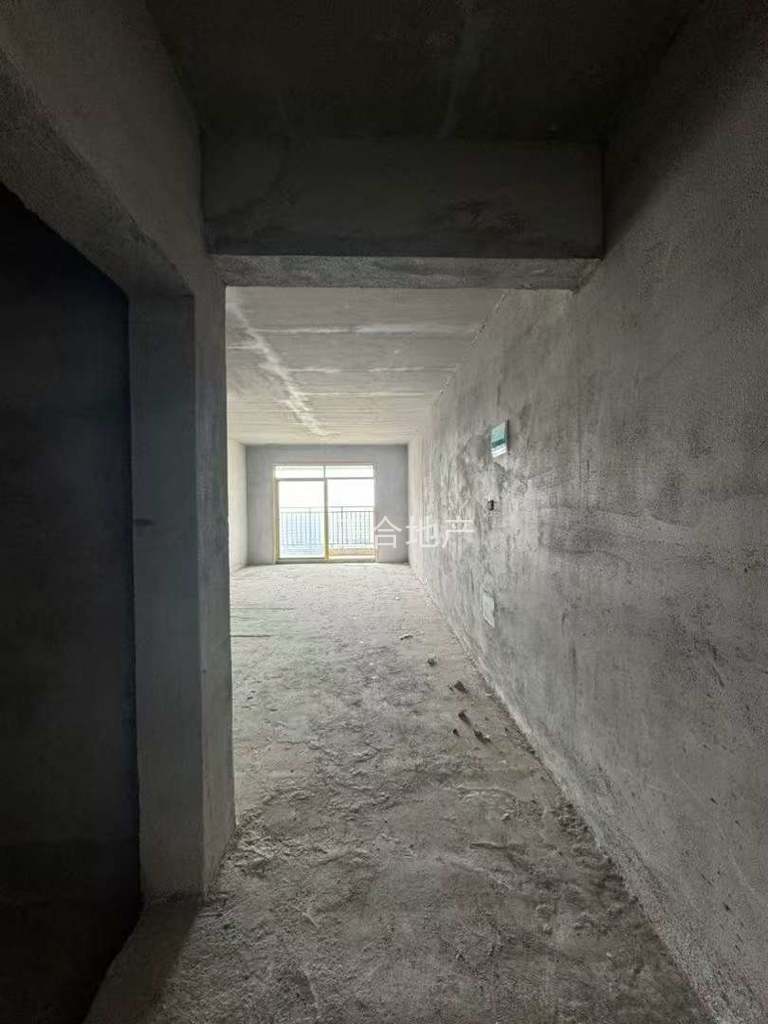 新城名都，三梯四户，中高好楼层，124平毛坯三房