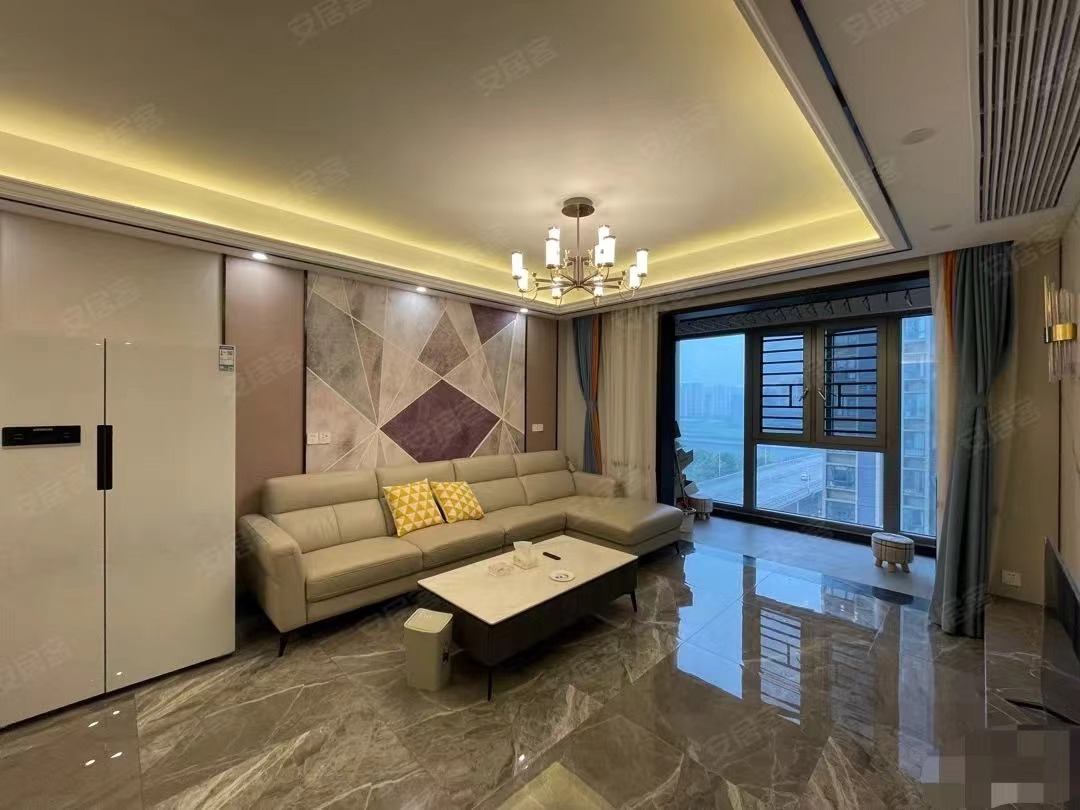 49，城南新三中旁，全屋定制衣柜➕左右沙发，全新精装三房，证件满二，中间楼层