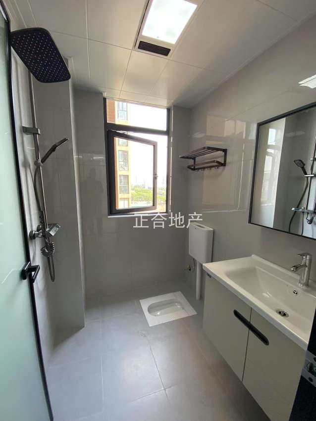 业主急售，仙桃xiao学对面，精装三房，电梯好楼层9楼，全新装修