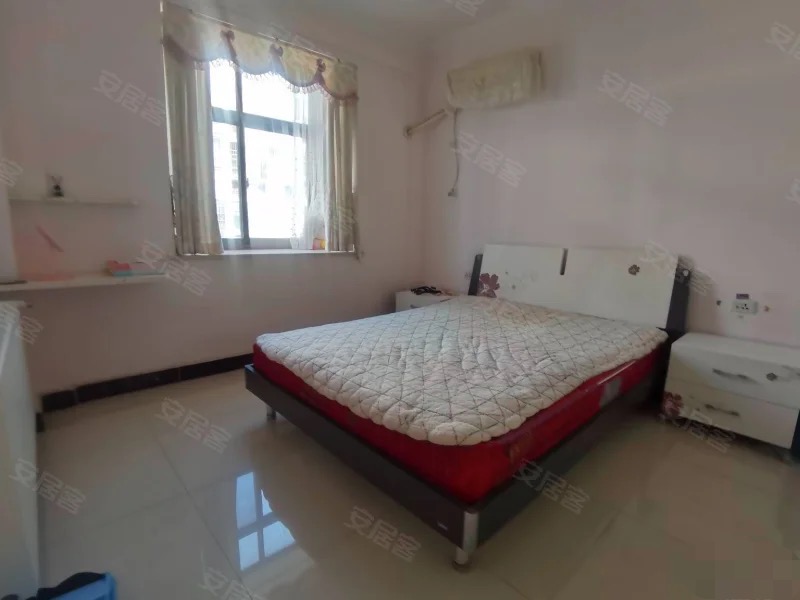 285，捡漏，亏本卖，新城一号旁，江汉名居，洋房，全屋暖气，精装3室2厅2卫，证满二