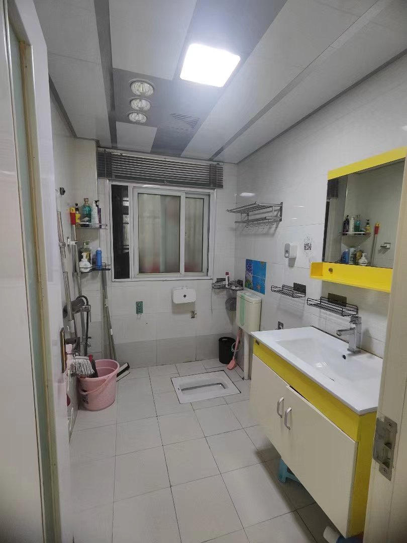 世北春花园.精装三房.证件满二.小区有出场好停车.看房方便