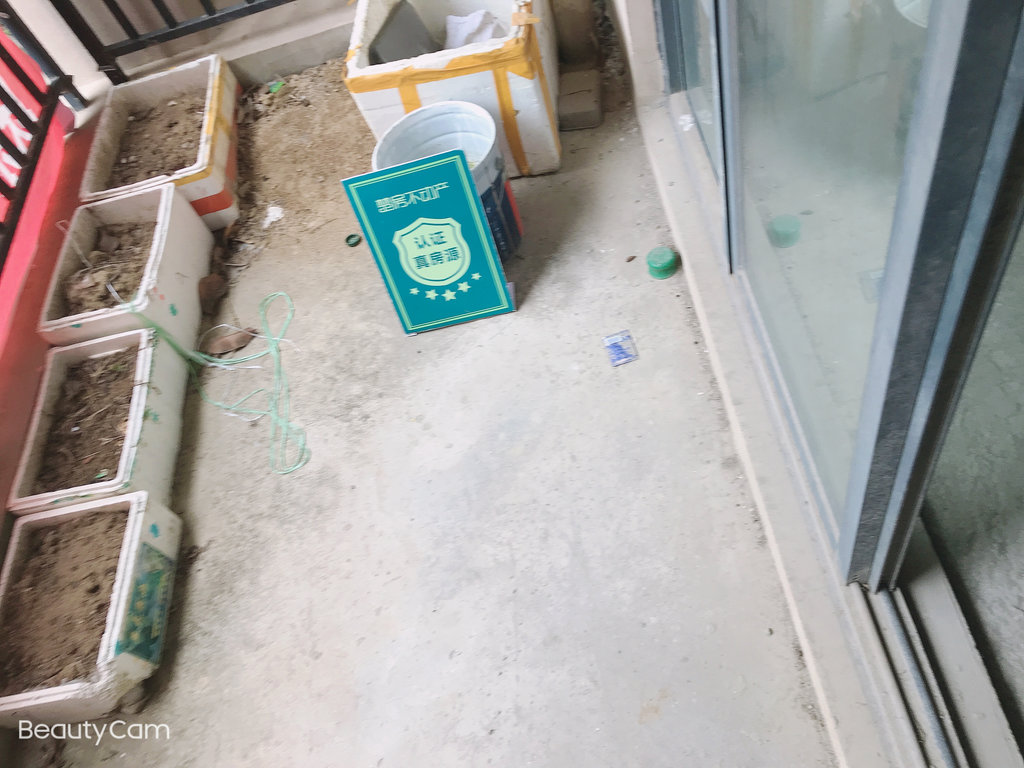 绿地华庭锦城毛坯三房中间楼层户型方正房东诚意出售