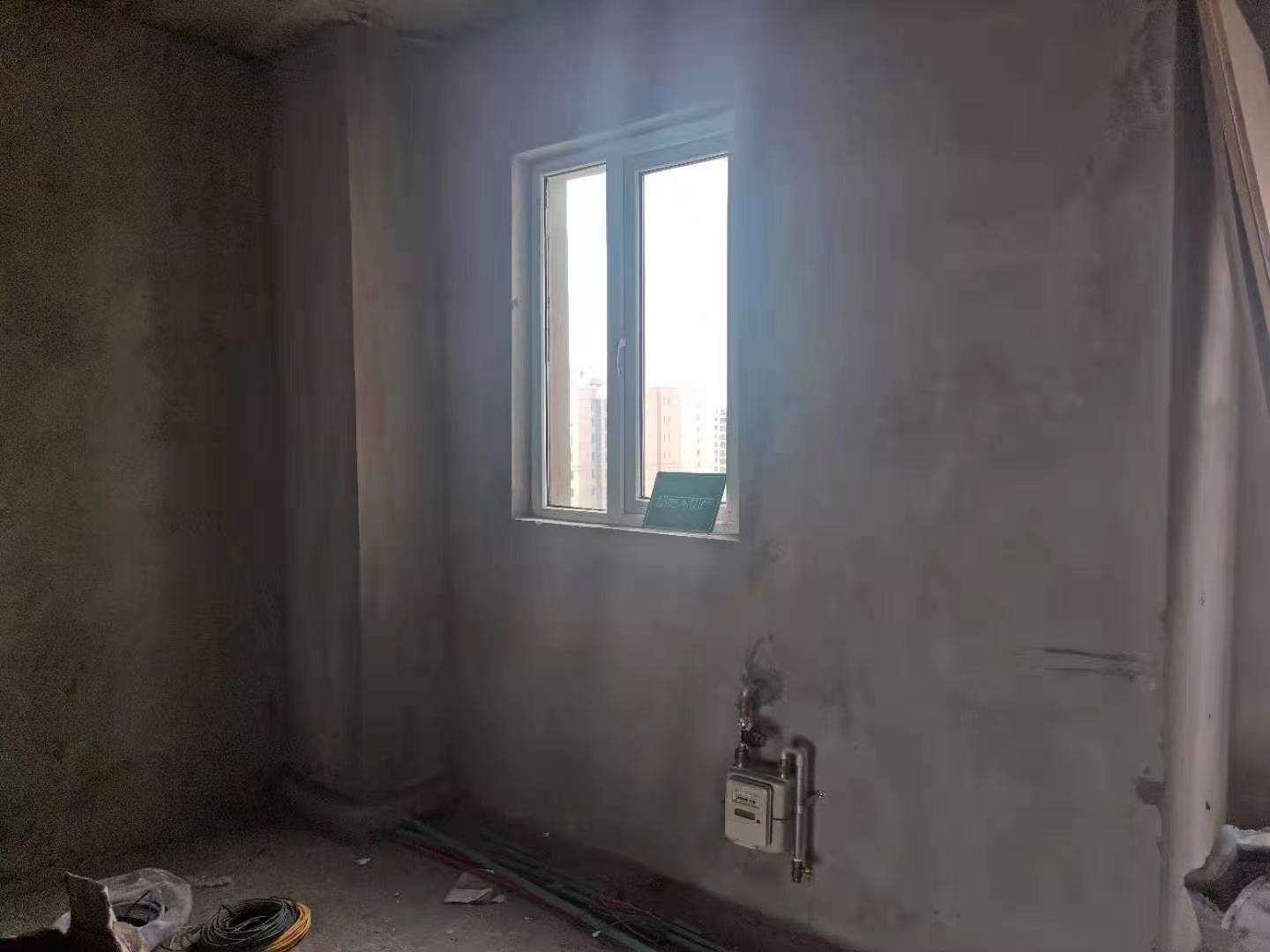 满庭春东边户型毛坯大三房双阳台南北通透采光 视野广阔一览无遗