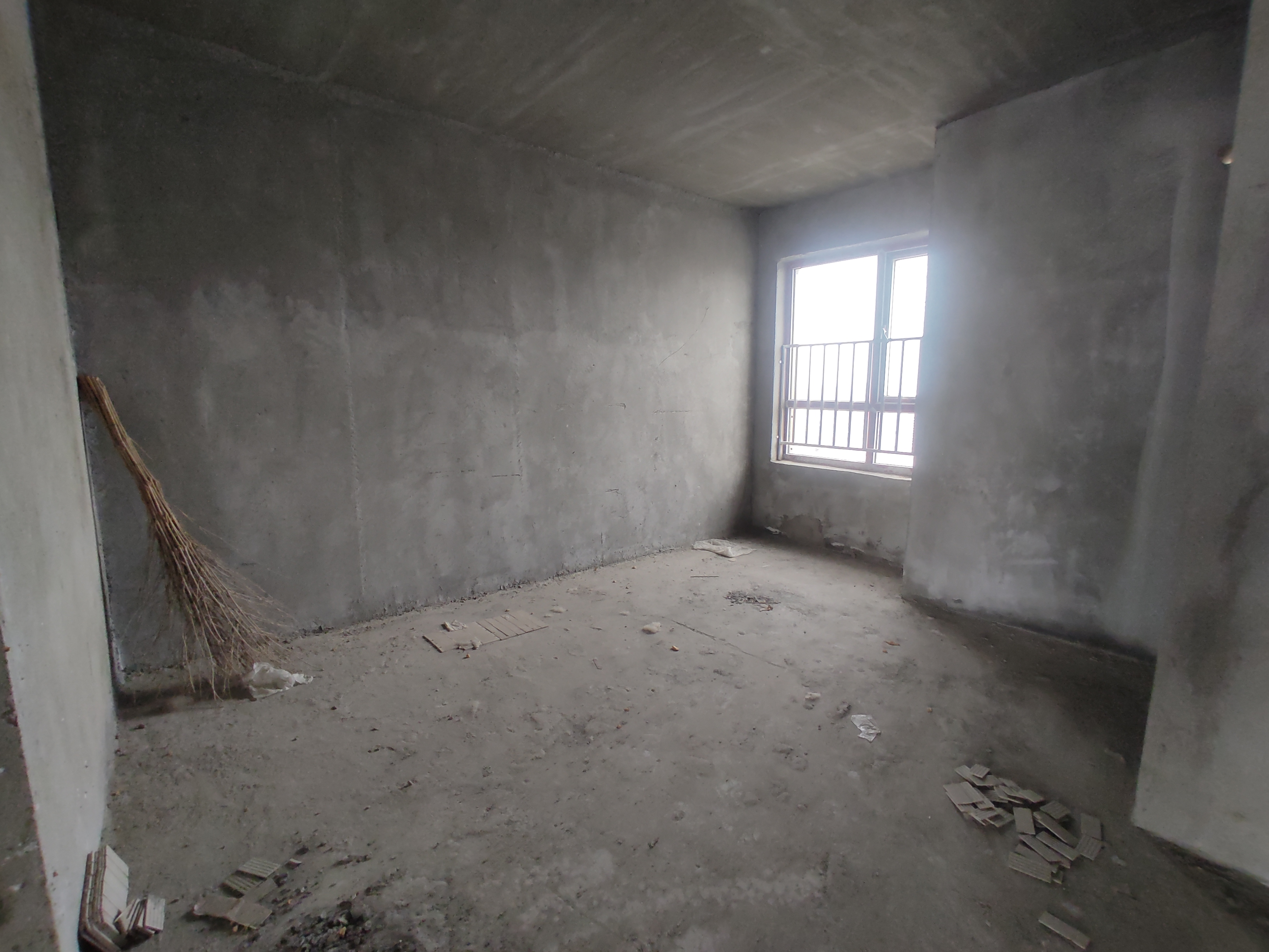 沔阳公馆.毛坯大三房边户.南北通透.小区环境好.看房方便