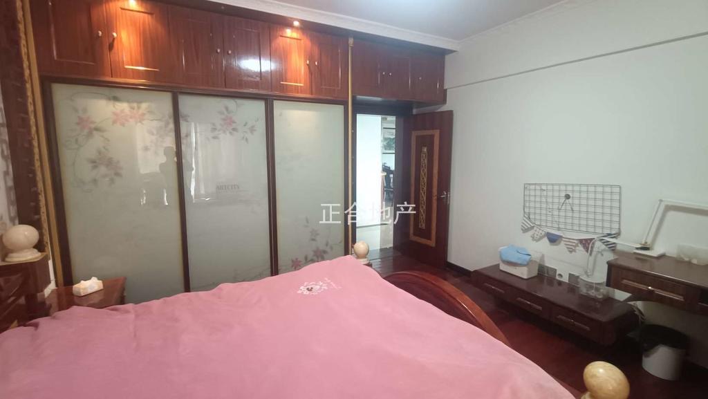 检漏，房东亏本出售，纽芬兰旁边，天下城市星座，单价3500，好楼层