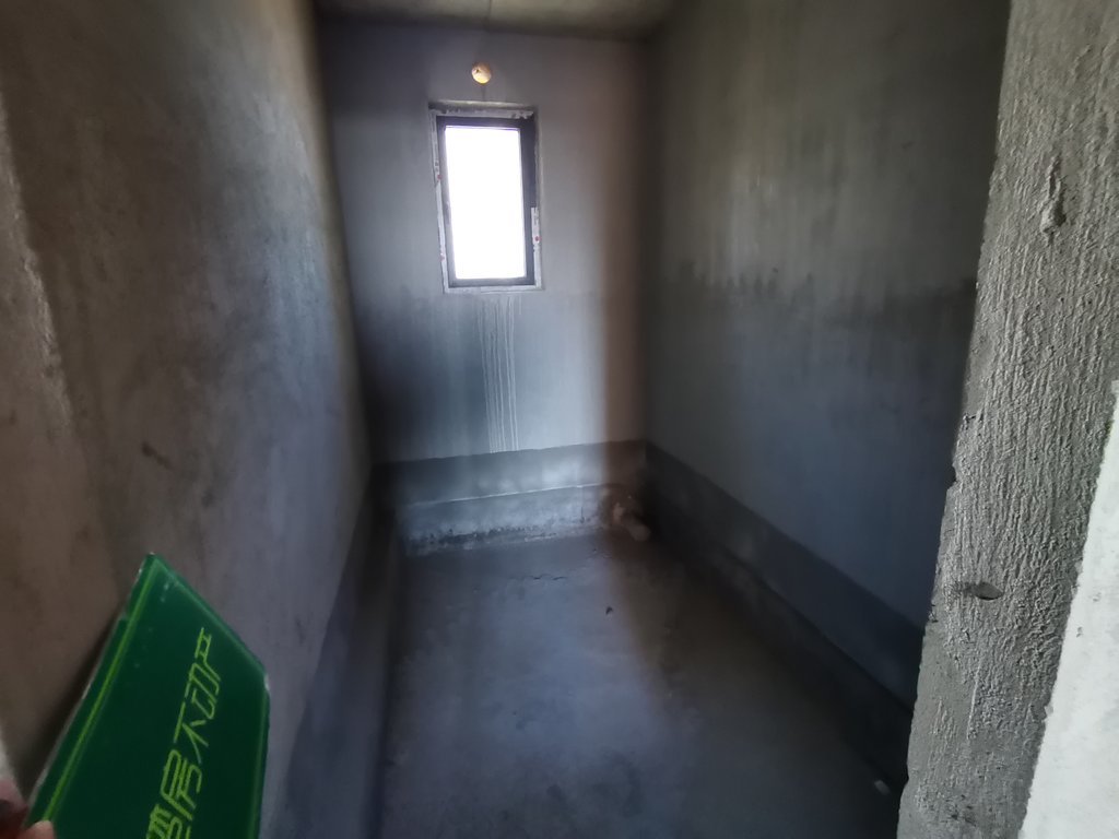 老人民医院环球广场毛坯大三房边户，采光视野好，出租自住都可以