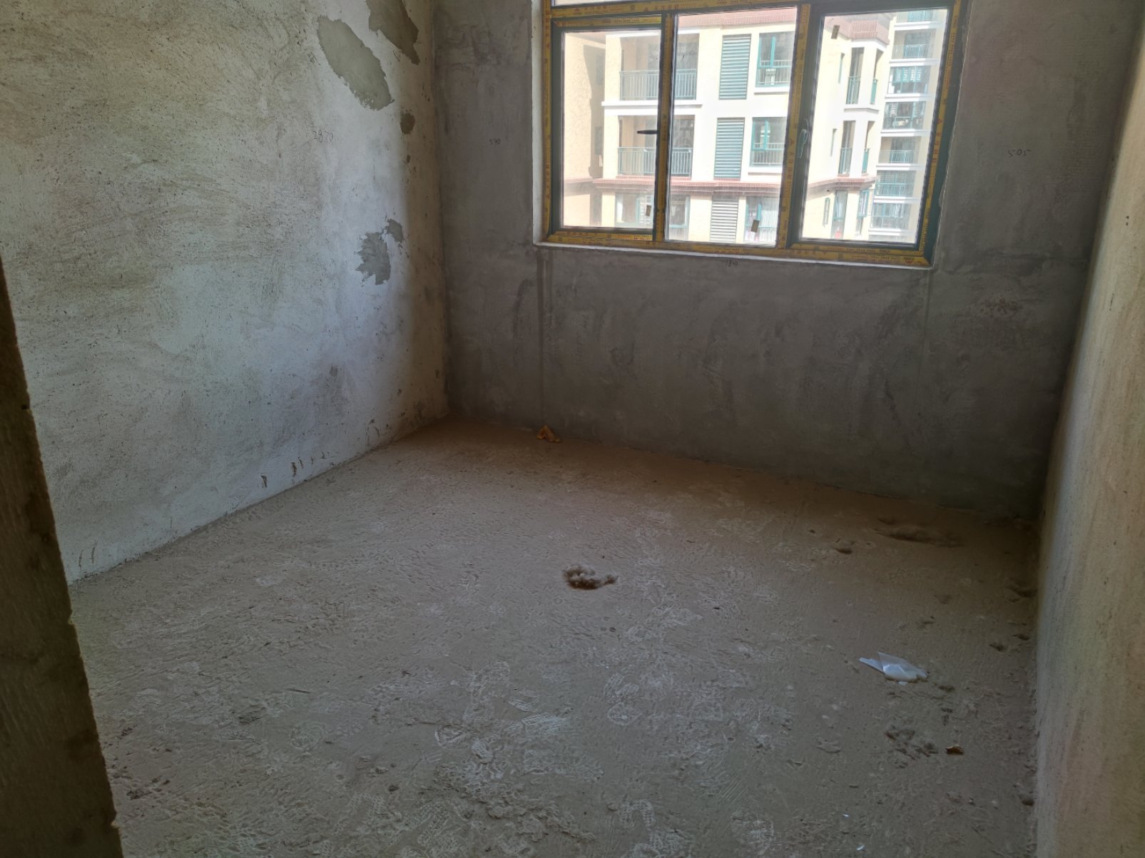 新城壹号五期稀有大三房带空中花园，东边户