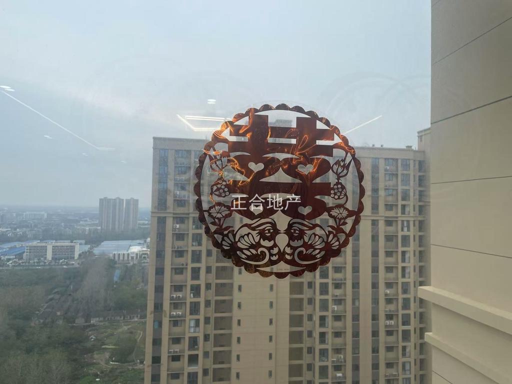 甩卖，满庭春，精装3房2卫，东边户，电梯好楼层，​‮北南‬通透‬，全‮装新‬修，拎‮入包‬住​，双阳台