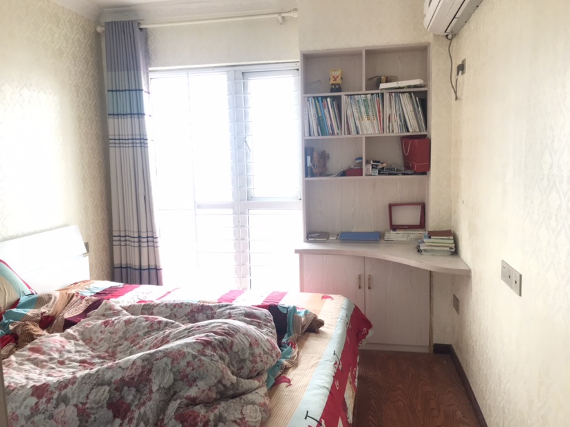 福星城精装三室两厅两卫，120平，证满2